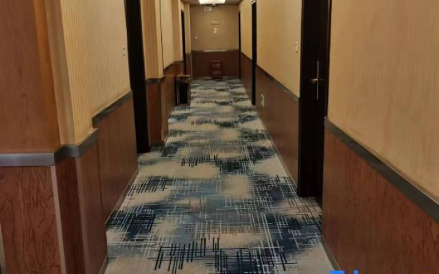Luo Style Hotel