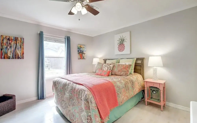 Flamingo Flats 3 Bedroom Home by RedAwning