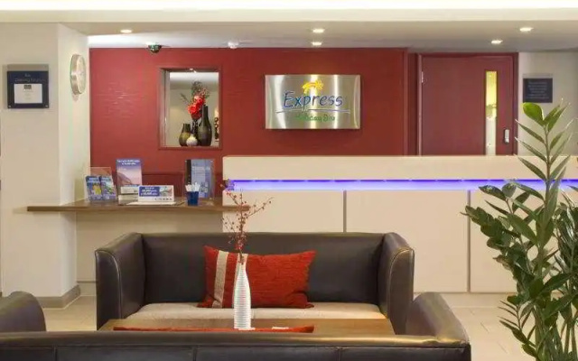Holiday Inn Express Warwick M4-j15