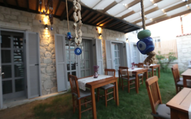 Alacati Cona Otel