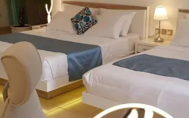 Jbr penthouse with terrace pool