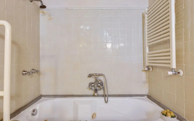 Deluxe Apartment in Montefiridolfi with Swimming Pool