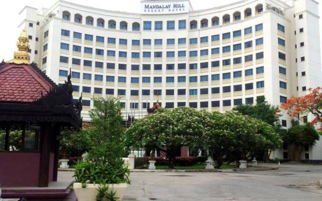Отель Mercure Mandalay Hill Resort вид на фасад
