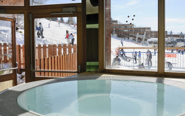 Alpine Retreat w/ Balcony