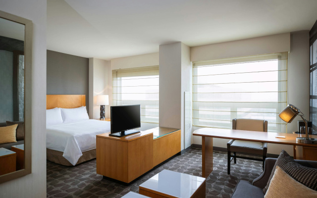 Renaissance Chicago O'Hare Suites Hotel