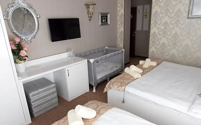 Antiques Gold Boutique Hotel