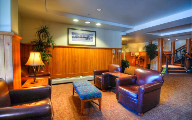 Zephyr Mountain Lodge