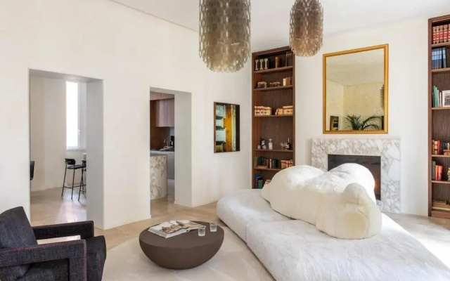 Luxurious Apartment in Rome