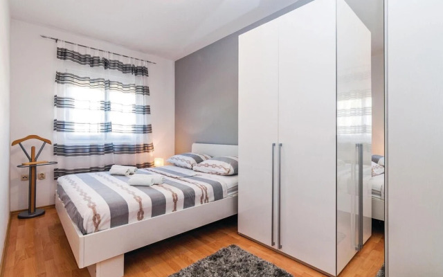 Awesome Home in Petrcane With Wifi and 3 Bedrooms