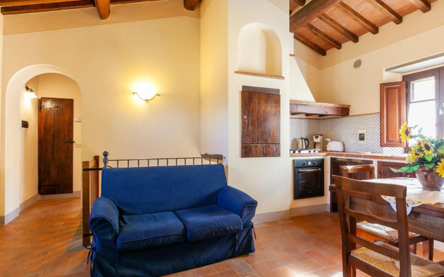 A well kept apartment near Cortona.