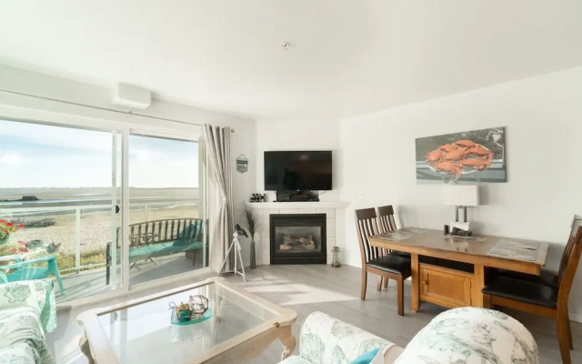 Waters Edge 208 2 Bedroom Condo
