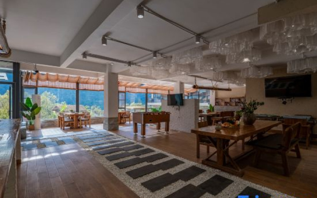 Lanshan · Baiyunli · Xueshan Xinglai Hot Springs Vacation Apartment (Hailuogou Glacier Forest Park)