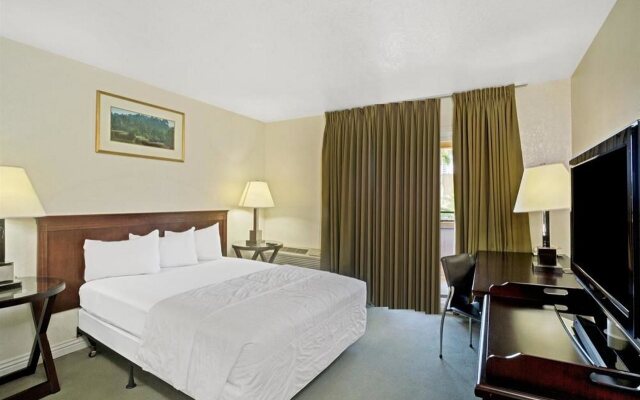 Travelodge by Wyndham Las Vegas 1