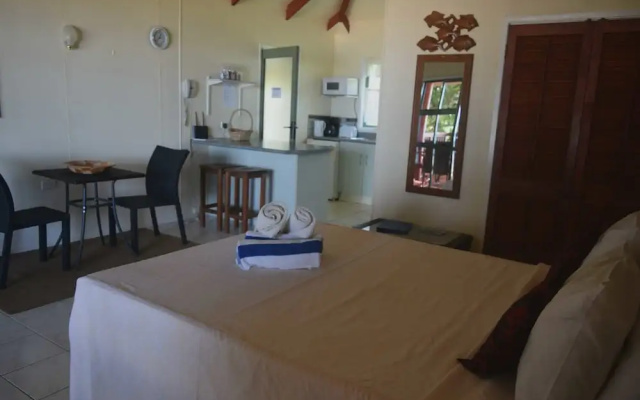 Muriavai Bungalows