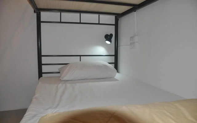 Check Inn Phromphong