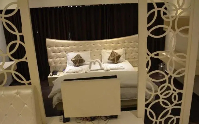 Hotel Aroma Inn