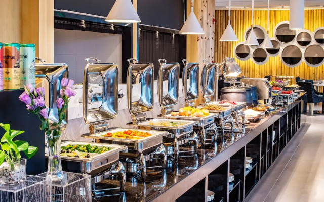 Atour Hotel (Nanjing Xingang Development Area)