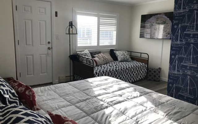 Vineyard Harbor Motel - Private Beach