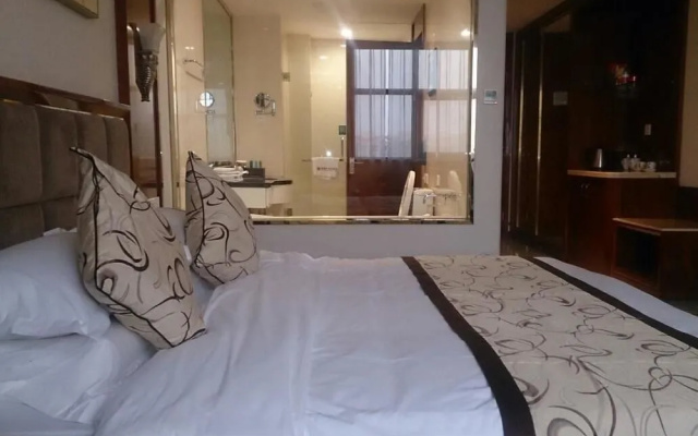 Vienna Hotel Xinyang Pingqiao Century Plaza Store