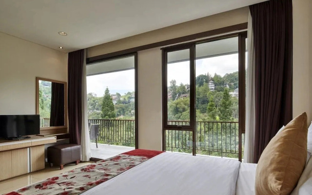 Tulip Hill View Villa 6 BR Heated Pool Movie Room