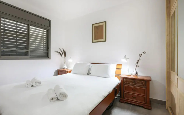 Modern and Stylish 2BR Apartment