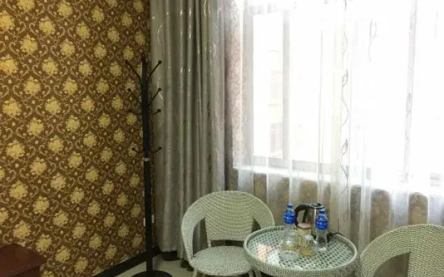Qujing Ruixin Business Hotel