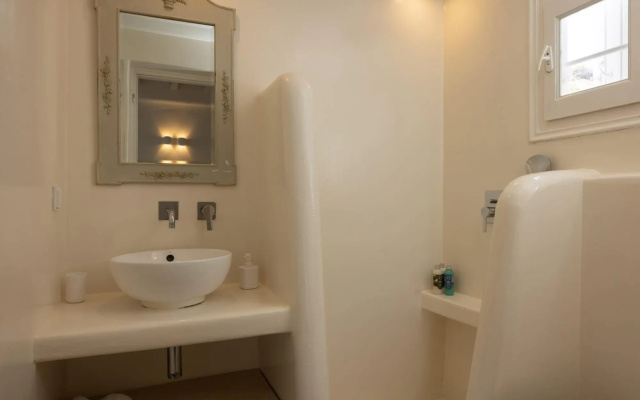 Luxury House with Private Jacuzzi 2A