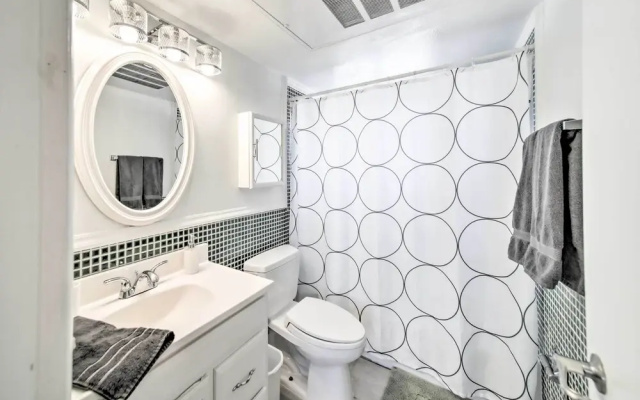 Modern City Condo Close to Downtown Phoenix!