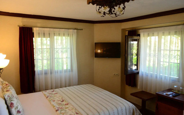 Ada Bacchus Hotel