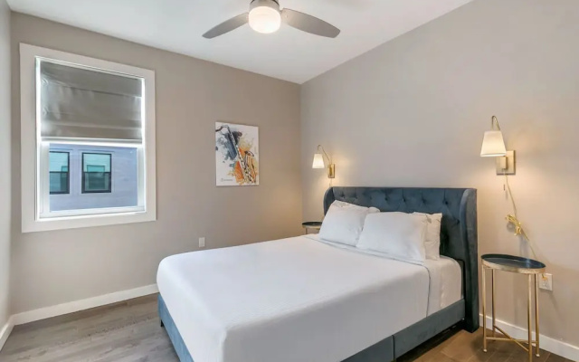 4BR Modern Townhouse in Mid City