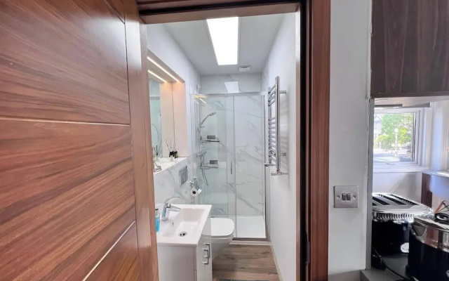 London Studio Retreat - Colney Hatch Lane