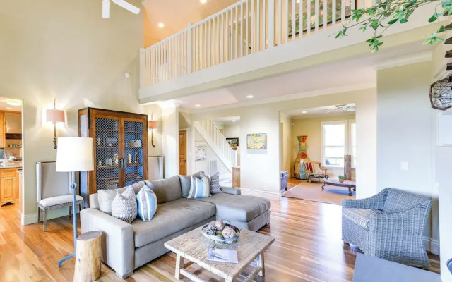 Kelseyville Home w/ Private Pool & Vineyard Views!
