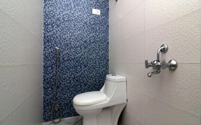 OYO 23320 Hotel Ozone