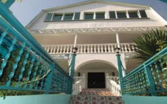 Alex Palace Mini Hotel Лоо вид на фасад