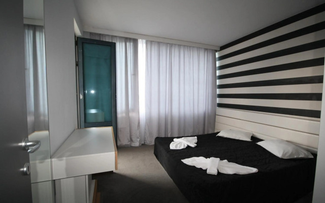 Riviera Blue Hotel