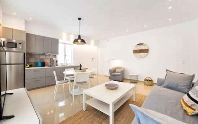 Naousa Center Living