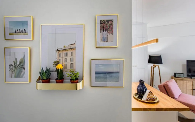 Chic & Comfort Homes in Central Volos by Cloudkeys