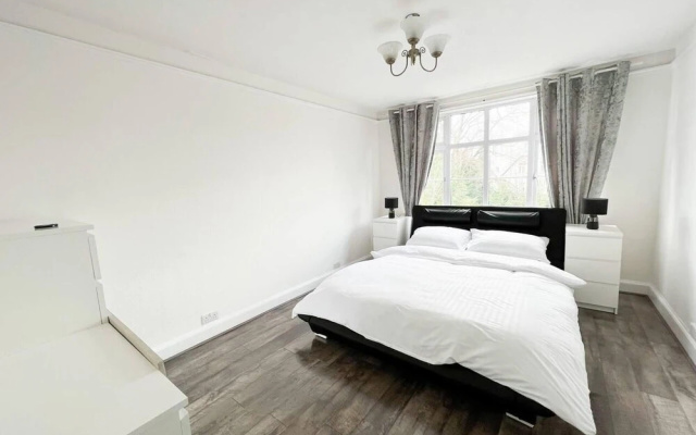 Bright and Spacious 2-bed Apartment in Sutton