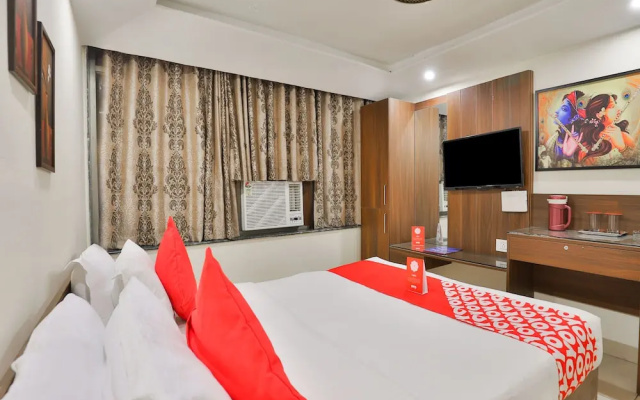 OYO 16086 Hotel Moris Banquets