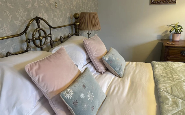 Eagle House- Award Winning B&B and Apartment
