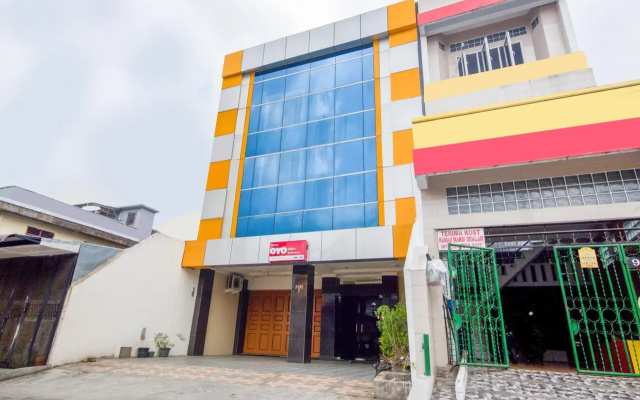 OYO 3023 Yellow Residence