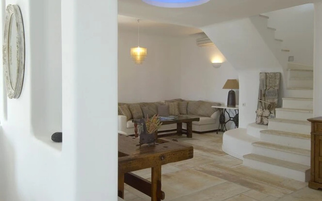 Seaside luxury villa by VillaRentalsgr