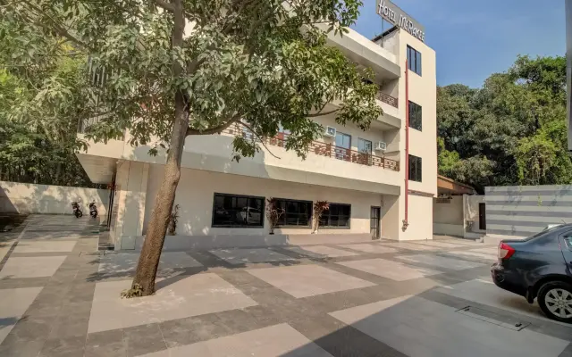 Capital O 65429 Hotel Merakee