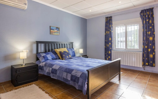Remarkable 5-bed Villa in Fortuna