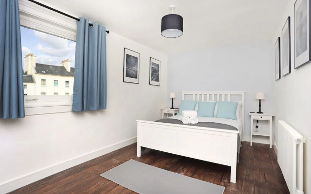 JOIVY Contemporary Royal Mile Apartment W/Balcony