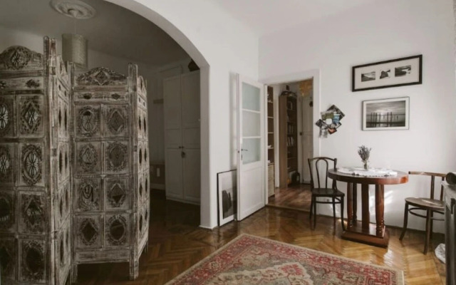 BPM - Beautiful Real Home In the Center