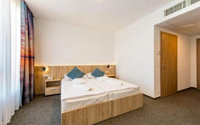 Akademia Hotel **** Balatonfured
