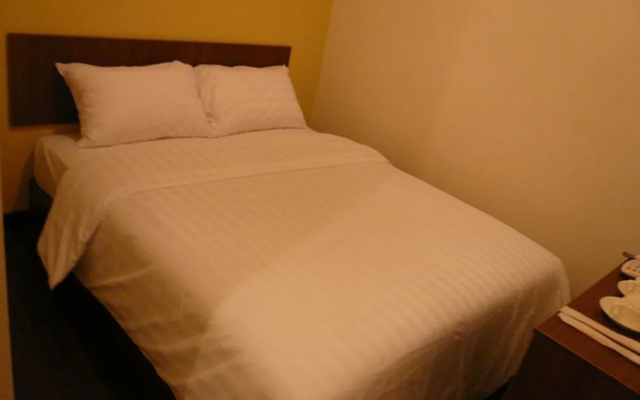 101 Lake View Hotel