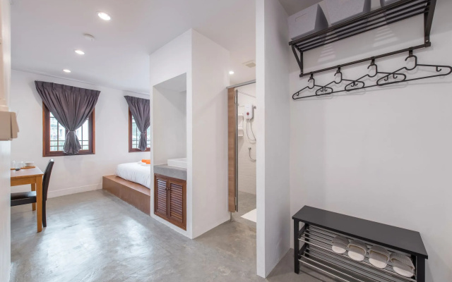 Tiny Taladnoi Hostel
