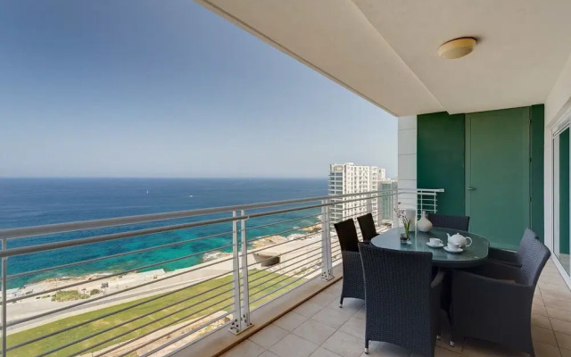 Seafront LUX Apartment wt Pool, Upmarket Area